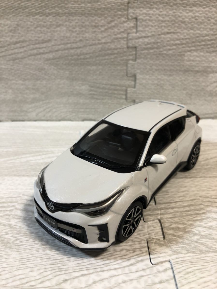 トヨタ　GR CH-R 非売品？カラーサンプル 1/30 トヨタ 新型C-HR GRスポーツ CHR 非売品 カラーサンプル ミニカー