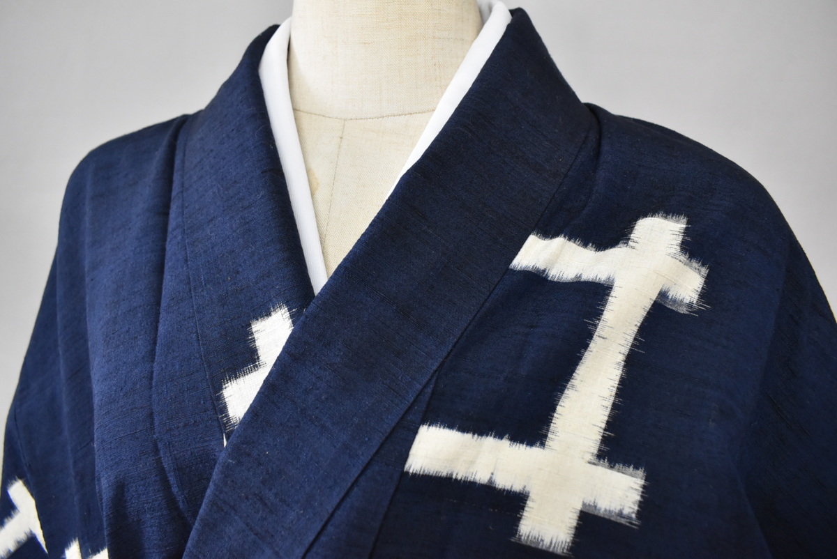 桜庭呉服店】紬 着物 井絣模様 紺色 おしゃれ 身丈160cm 裄丈66.8cm