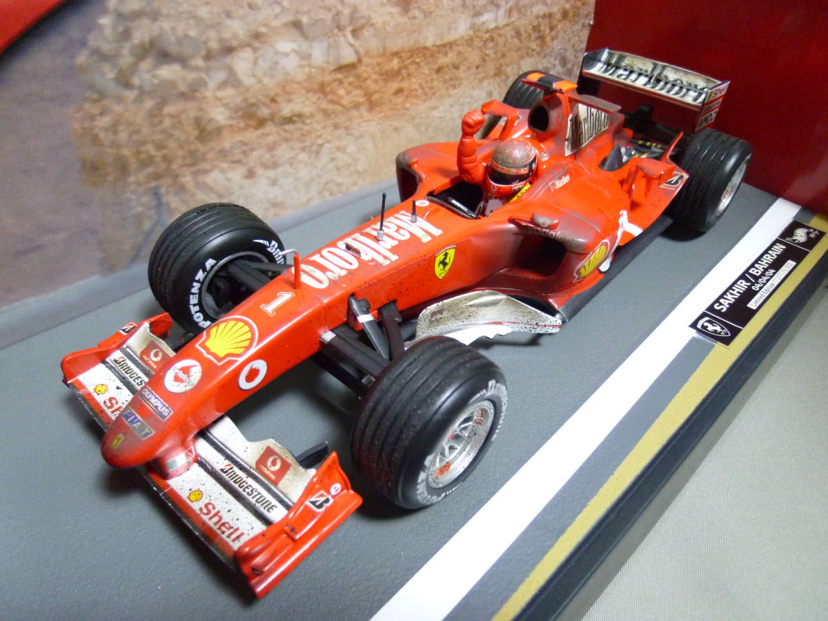 F2004 フェラーリ 1⁄18 HW : 1:18 ミハエル・シューマッハ。 Hotwheels 