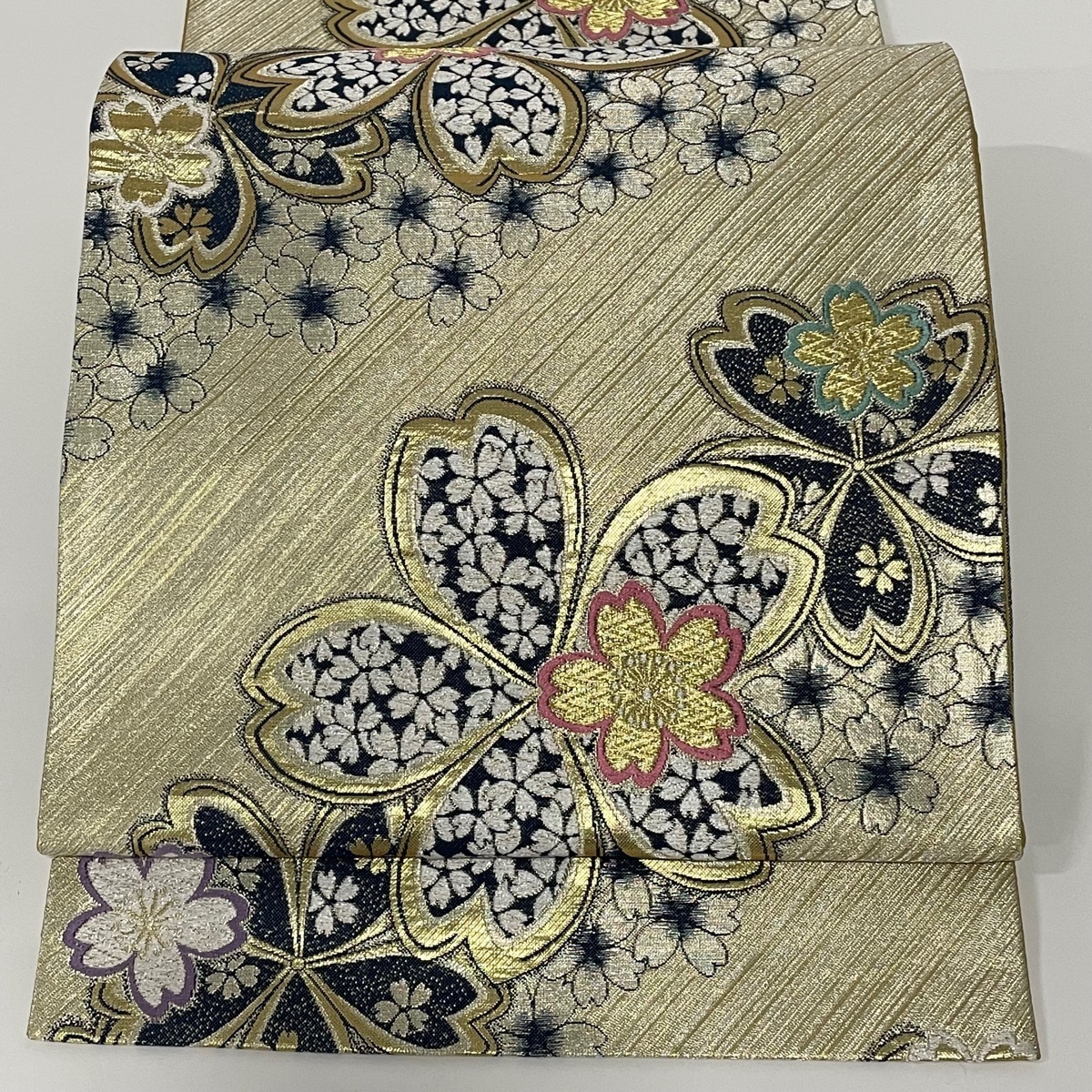  袋帯 秀品 桜 斜縞 金糸 箔 金色 六通 正絹(仕立て上がり)｜売買されたオークション情報、yahooの商品情報をアーカイブ公開 - オークファン 仕立て上がり