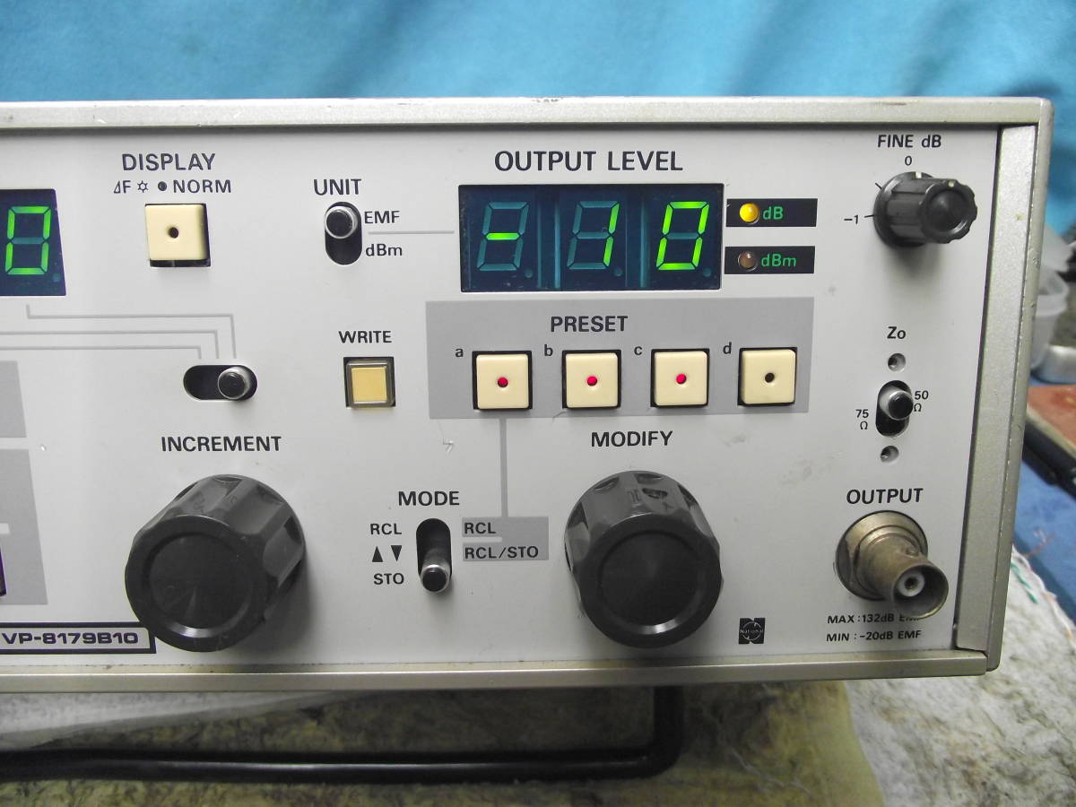 National FM/AM SIGNAL GENERATOR VP-8179B10