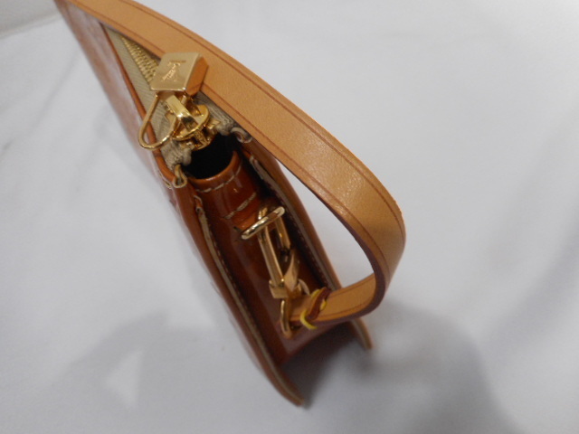 ルイ・ヴィトン バッグ・ポーチ ヴェルニ レキシントン M91011 ルイヴィトン ポーチ ミニバッグ レキシントン モノグラムヴェルニ