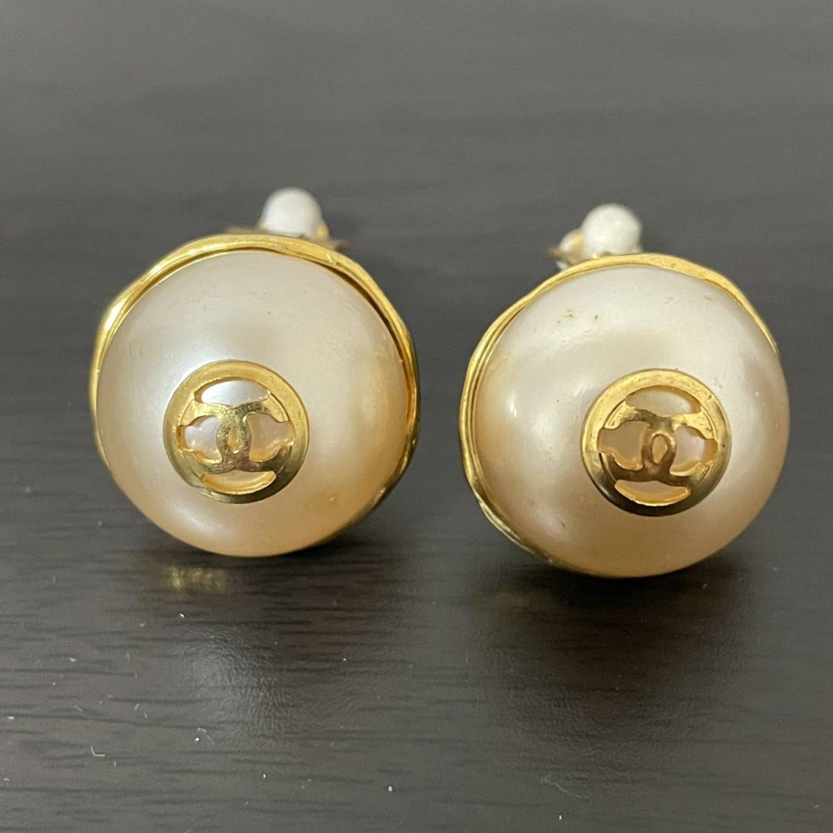 【数量限定，限定SALE】 CHANEL シャネル ヴィンテージ ココマーク パール イヤリング ゴールドカラー 箱なし シリアル 28 レディース(イヤリング)｜売買されたオークション情報、yahooの商品情報をアーカイブ公開 - オ イヤリング