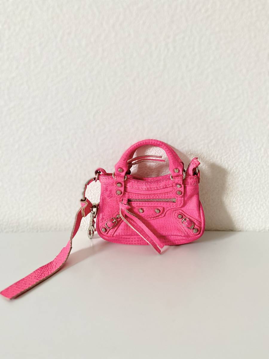 バレンシアガ 10周年記念 クラシックバッグチャーム ピンク 新品 バレンシアガ 10周年記念 クラシックバッグチャーム ピンク [118]