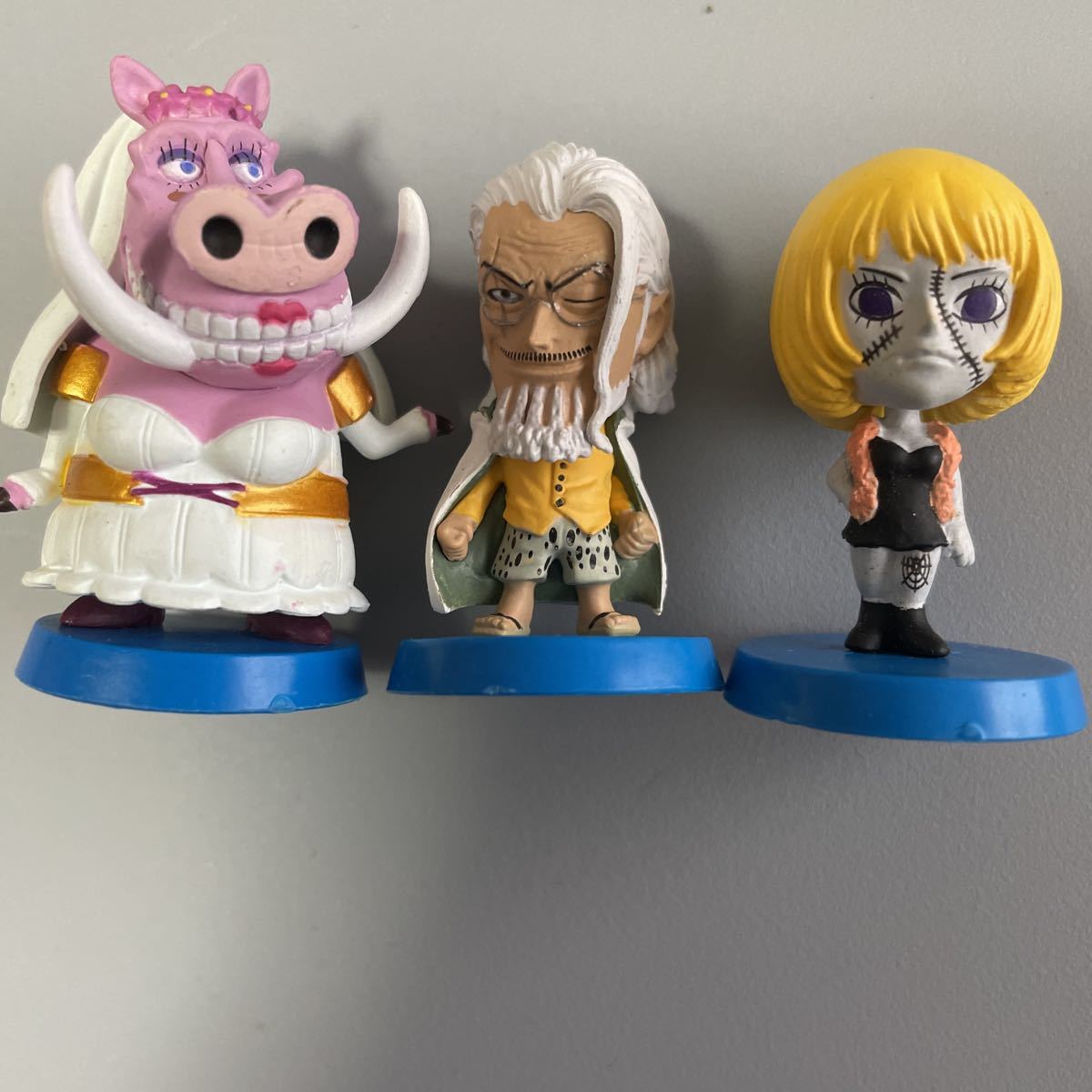 ワンピース ワンピースヒーローズ レイリー ローラ シンドリー 3種セット One Piece 売買されたオークション情報 Yahooの商品情報をアーカイブ公開 オークファン Aucfan Com