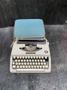 アンティーク タイプライターのYahoo!オークション(旧ヤフオク!)の相場