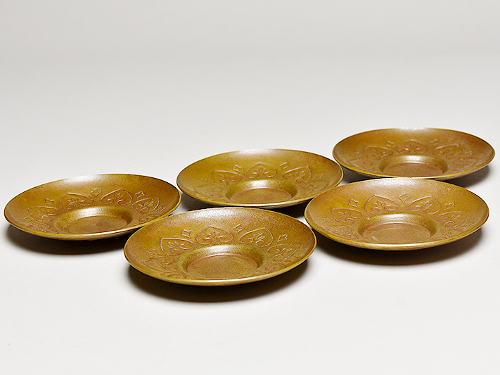 大西 成古 造 毛織銅製 花文 圓式 茶托 五客 共箱 】 金工