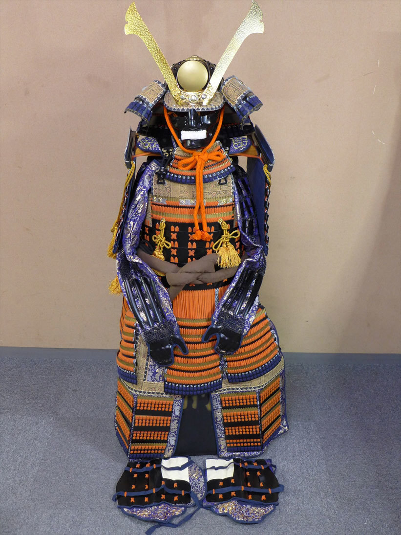 大幅値下げ!【美品】等身大 甲冑 黒胴当世素掛 緋縅 具足一式 日本製 鎧立付 ○甲冑・具足 黒胴当世素掛 緋縅 鎧櫃付き 等身大 本格的