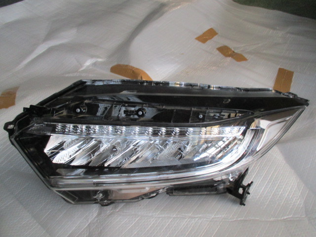 ヴェゼルRS(RU1)左ヘッドランプ LED(中古美品) ヴェゼル LED 2026年