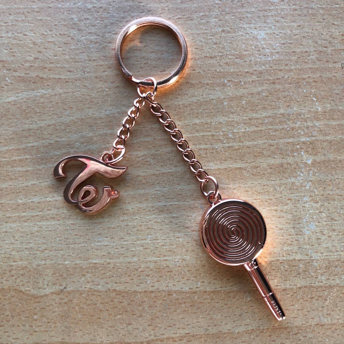 ｔｗｉｃｅ キーホルダー キャンディボン Twiceマーク 非売品 韓国 ｋ ｐｏｐ タレント ミュージシャン 売買されたオークション情報 Yahooの商品情報をアーカイブ公開 オークファン Aucfan Com