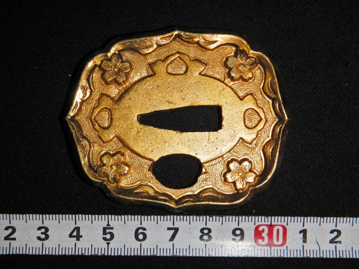 日本軍日本陸軍・９８式軍刀鍔・未使用品・革鞘拵軍刀用（帝国陸軍刀緒日本海軍太刀型軍刀柄満州国軍国民党軍サーベル指揮刀
