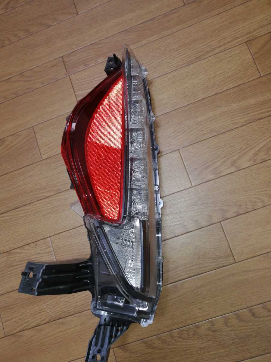 プリウスPHV 右リアウインカーランプ ターンシグナル 運転席側 ZVW52 プリウスphv zvw52 Yahoo!オークション - 「プリウスphv 52