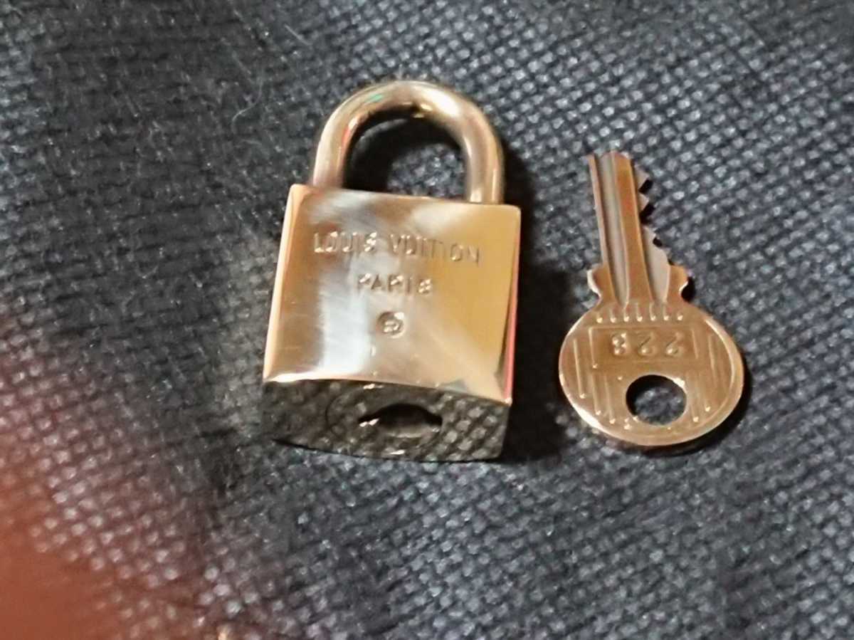 ヴィンテージ ルイ・ヴィトン LOUIS VUITTON 旧 カデナ 南京錠 鍵