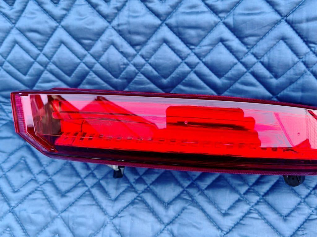 超美品 ハリアー MXUA80 右テールランプ LED STANLEY 48-237 81551