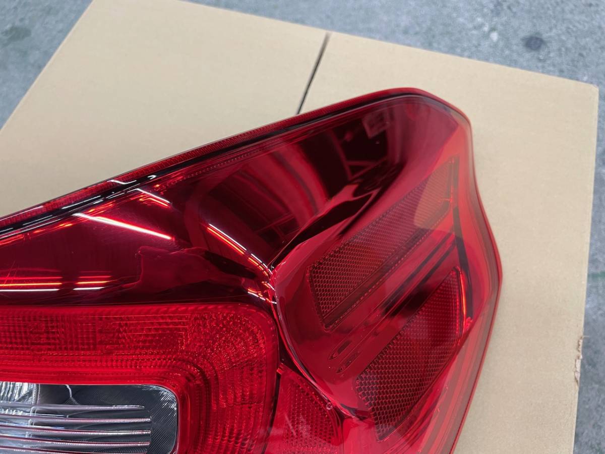 良品 スバル VAG VAB WRX STi 純正 右 テール ランプ ライト