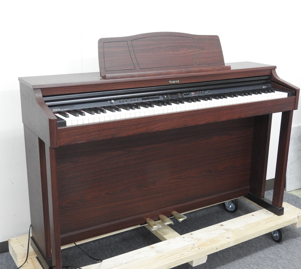 【受け渡し者様決まりました】ローランド　HP205-GP　電子ピアノ　椅子付き　中古 受け渡し者様決まりました】ローランドHP205-GP電子ピアノ椅子付き中古