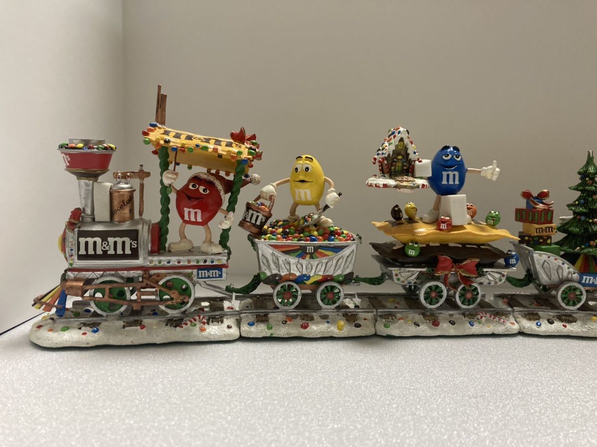 m&m