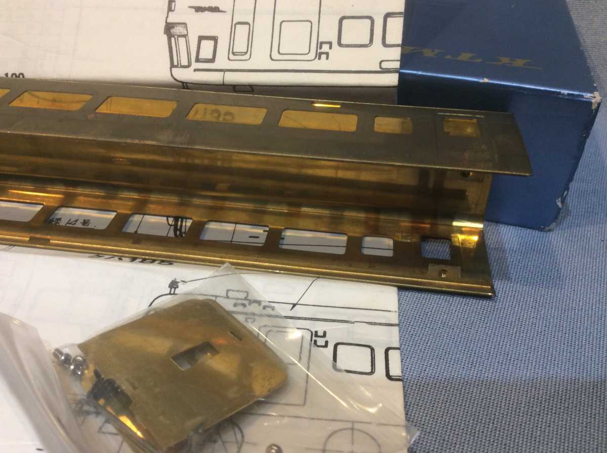 カツミ模型製　 サハ185ボディバラキット_4