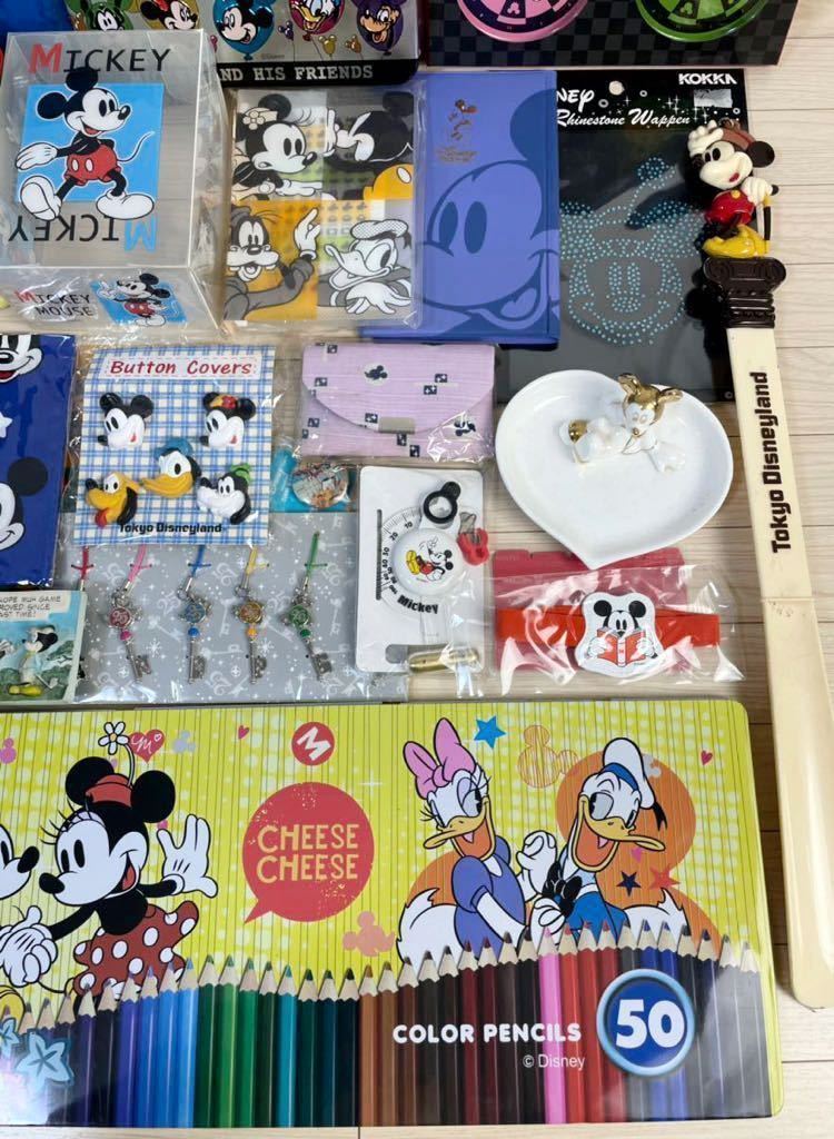 大量 ディズニー グッツ まとめて 50色 色鉛筆 コップ 置き物 マウスパッド 切手 ストラップ ハンカチ 缶 ミッキー ミニー グーフィー ディズニー 売買されたオークション情報 Yahooの商品情報をアーカイブ公開 オークファン Aucfan Com