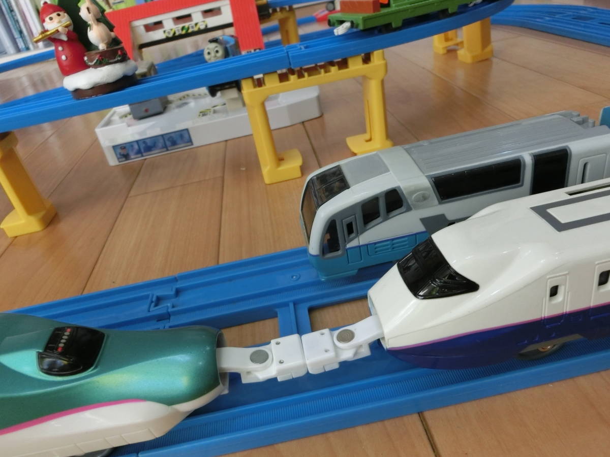 大量 新幹線ハヤブサ 新幹線はやて トーマス ビュー踊り子４編成のクリスマスバージョン完成 本格的４車両扉付修理工場がかっこいい 1円 セット 売買されたオークション情報 Yahooの商品情報をアーカイブ公開 オークファン Aucfan Com