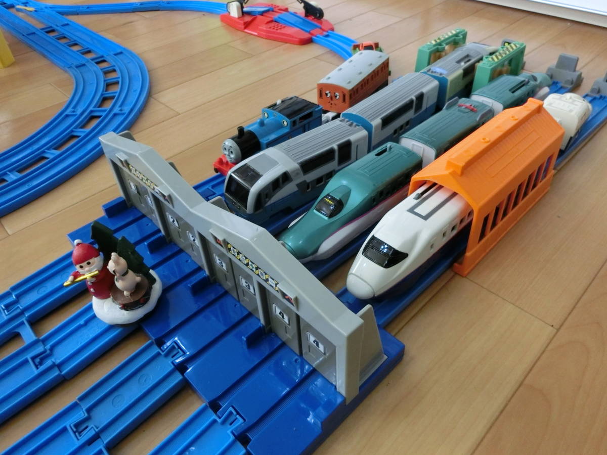大量 新幹線ハヤブサ 新幹線はやて トーマス ビュー踊り子４編成のクリスマスバージョン完成 本格的４車両扉付修理工場がかっこいい 1円 セット 売買されたオークション情報 Yahooの商品情報をアーカイブ公開 オークファン Aucfan Com