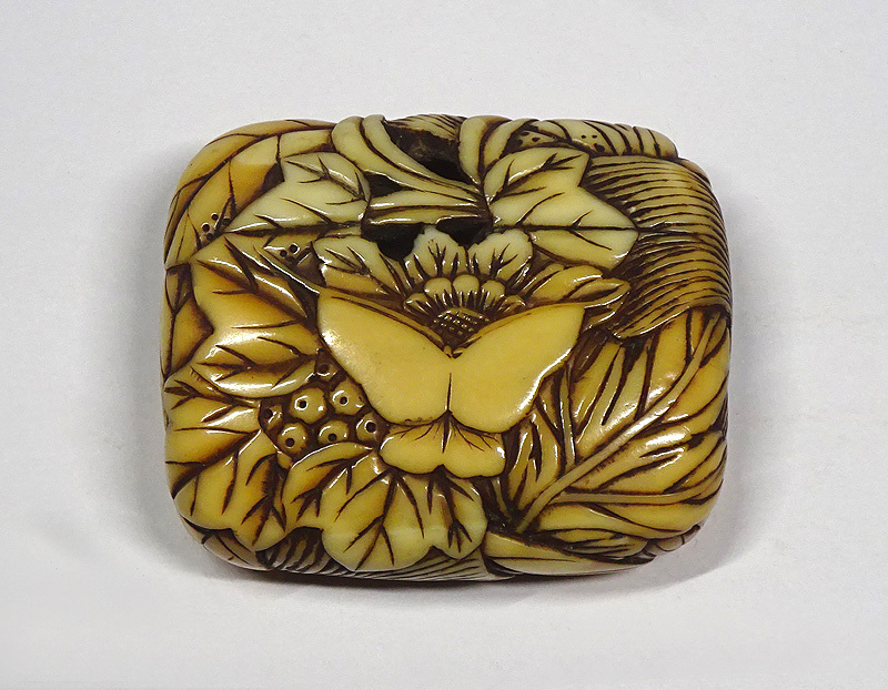 緑屋i□ 時代物 海象牙(セイウチ牙) 細密花蝶彫 根付 饅頭根付 提げ物  