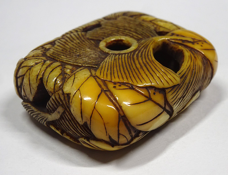 緑屋i□ 時代物 海象牙(セイウチ牙) 細密花蝶彫 根付 饅頭根付 提げ物  