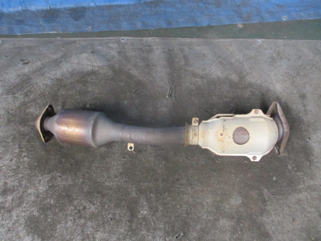 H18年 キューブ DBA-YZ11　触媒　キャタライザー　HR15DE　ED06FS/ED36FT [ZNo:04001529] 3kurudepa= 265 コンバーター キューブ 純正触媒 ショクバイ 9U57AW 0