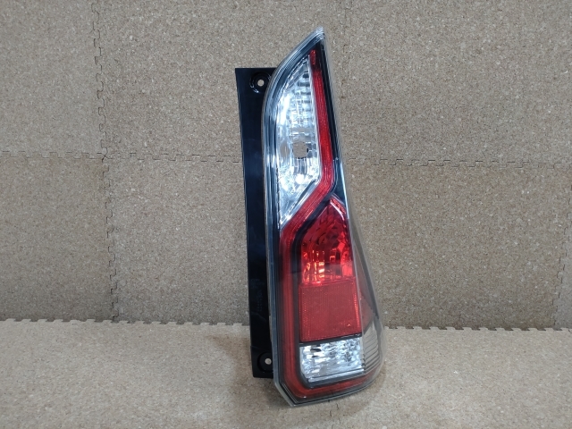 本物保証，新作登場 日産 セレナ C27 前期 右テールランプ LED KOITO コイト 220-23719 26554-5TA0B R3-173B-K(テールライト)｜売買されたオークション情報、yahooの商品情報をアーカイブ公開 - オークファン 日産用