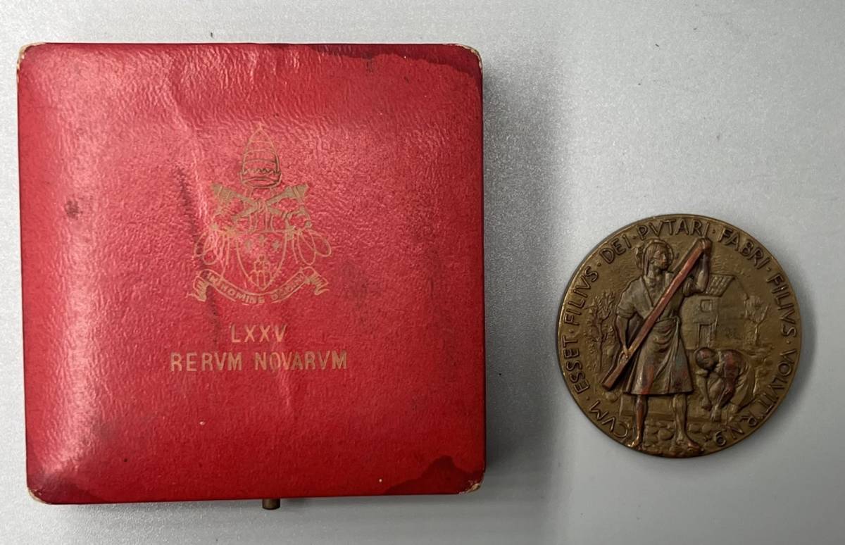 アンティーク バチカン イタリア メダル Lxxv Rerum Novarum レオ13世 パウロ6世 銅 ブロンズ ローマ教皇 キリスト教 箱入り 雑貨 売買されたオークション情報 Yahooの商品情報をアーカイブ公開 オークファン Aucfan Com