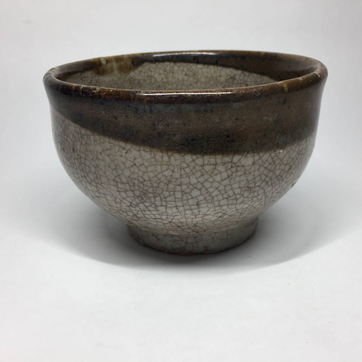 李朝 朝鮮王朝 古唐津のような皮鯨手の半筒茶碗