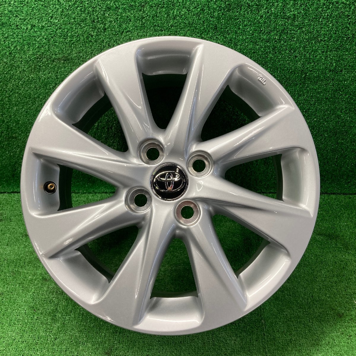 ♪♪トヨタ アクア MXPK11 15インチ アルミホイール 15×6J+45 4H PCD