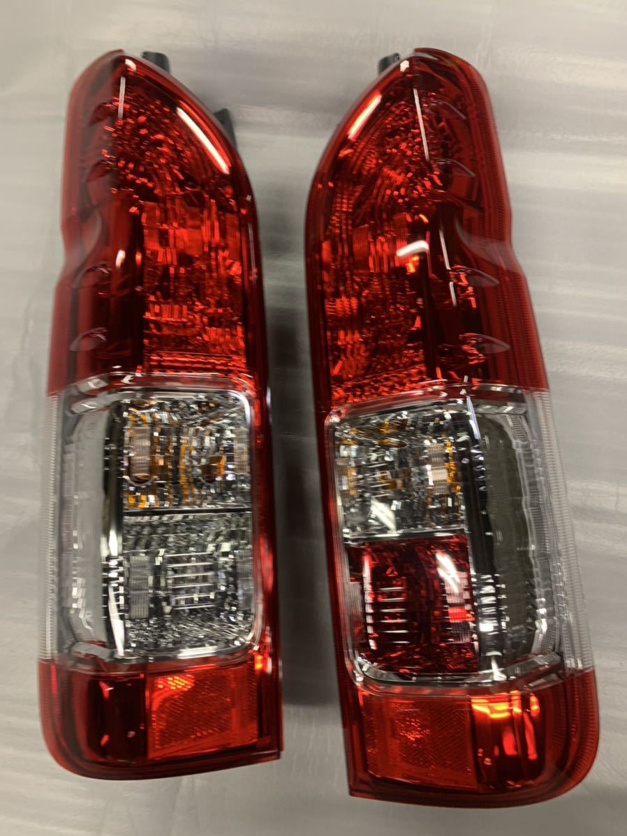 得価，低価 トヨタエスティマ☆ヘッドランプ左右☆ACR50W