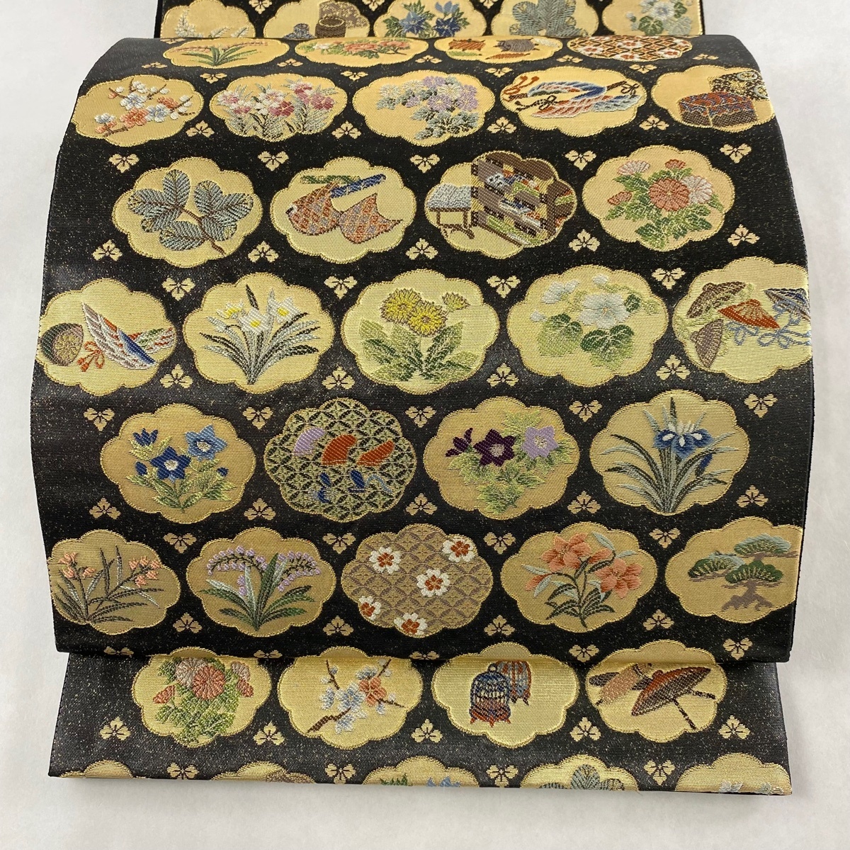 袋帯 美品 秀品 草花 冊子 箔 黒 お太鼓柄 正絹 【中古】 【公式通販】