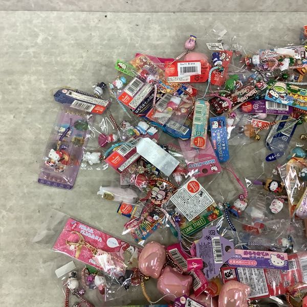 1円～ サンリオ ご当地キティちゃん 根付け キーホルダー等 北海道限定