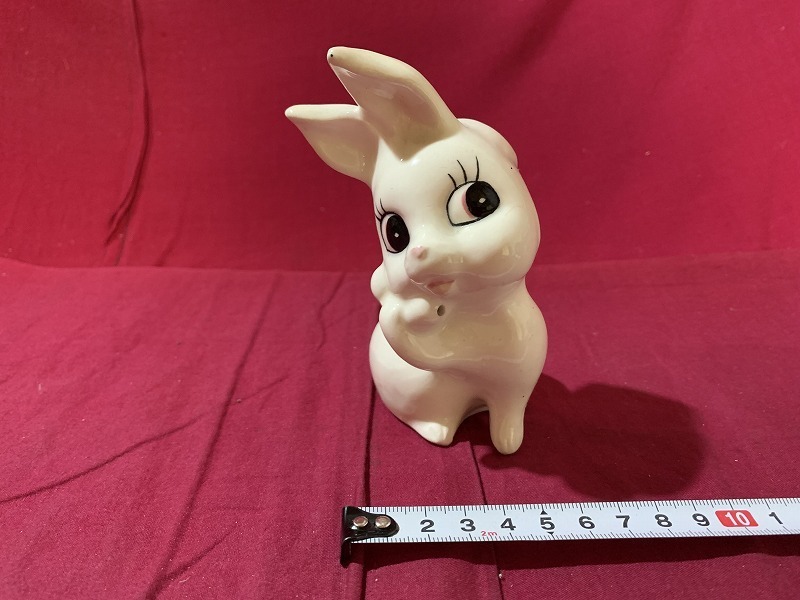 s△6* 昭和レトロ 当時物 陶器 うさぎの置物 おめめクリクリ 白兎 