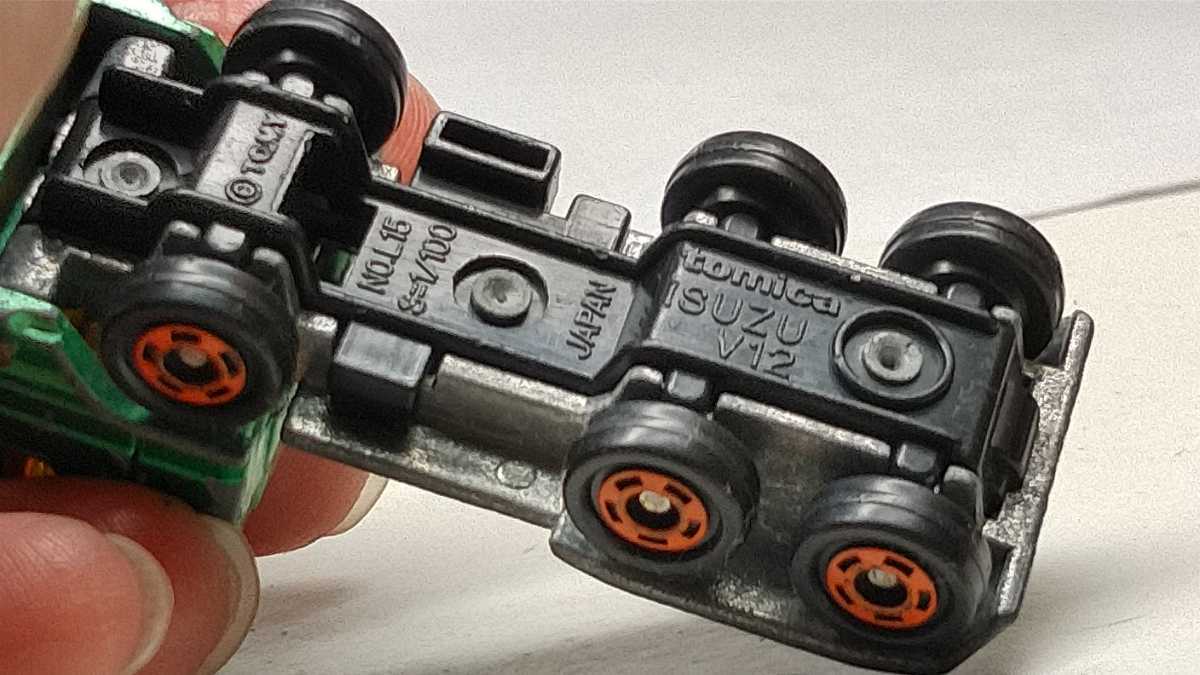 ロング トミカ 日本製 いすゞ V12 トレーラー ヘッド 緑(建設車両