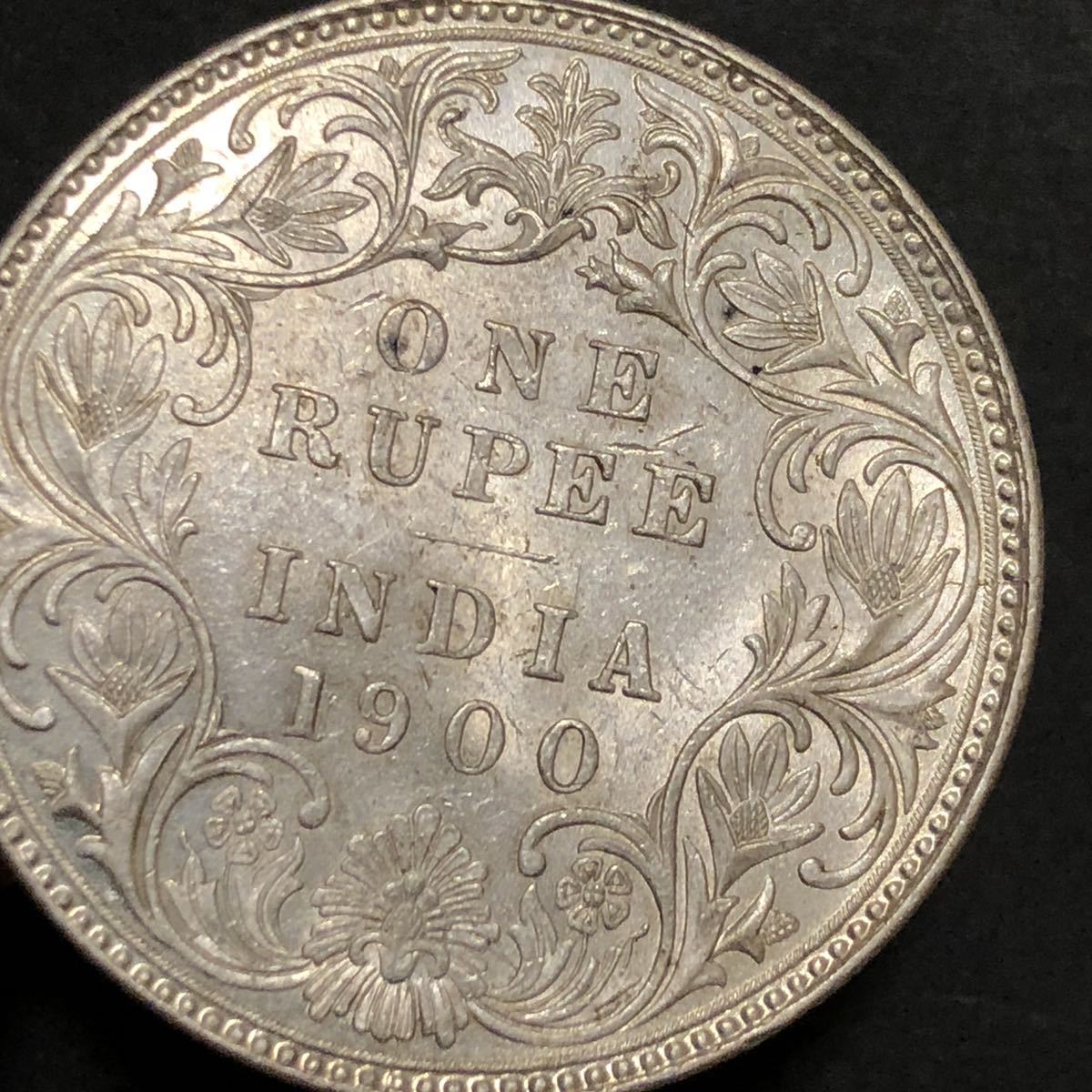 イギリス領インド銀貨　1900年　ヴィクトリア女王　1ルピー ヴィクトリア女王 NGC 英領インド 1ルピー 1900年 イギリス領インド