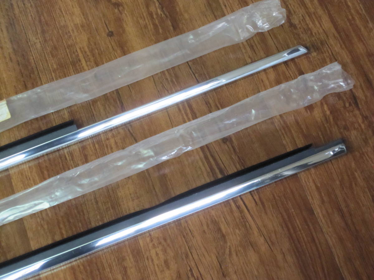 か*君様 ハコスカ２ドアHT 水切りモール　80320- 80321-純正モール ハコスカ 純正新品 ドア 水切りモール KPGC10 左右セット 日産