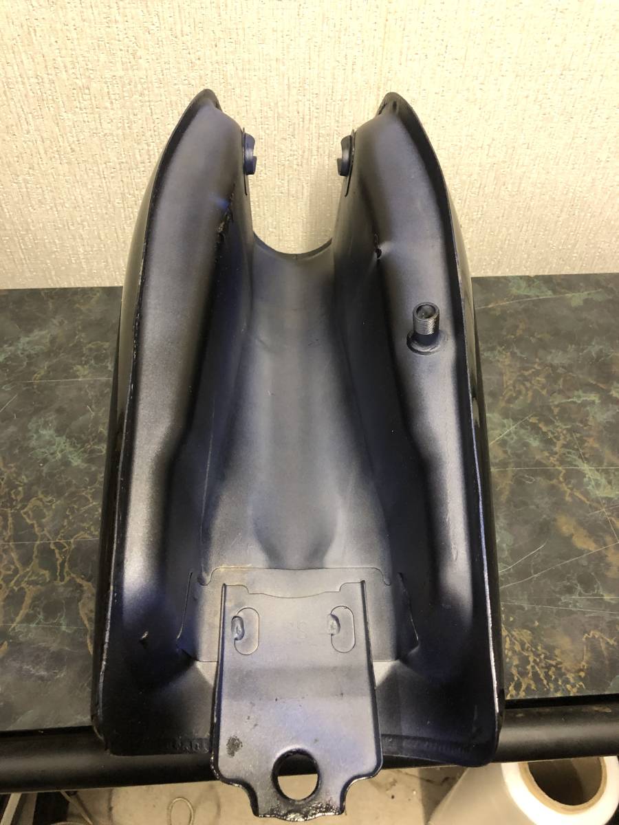 ☆汎用タンク 大容量8L ビッグタンク 新品 ピュアブラック（艶アリ黒