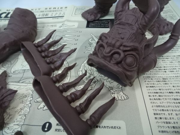 ☆ビリケン商会 40周年記念モデル カプセル怪獣 ミクラス 未完成品 未