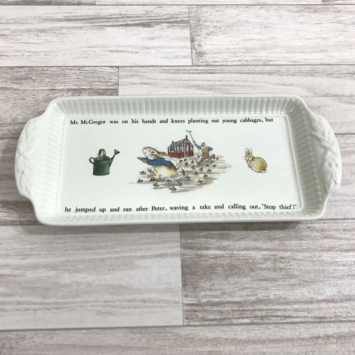 人気SALE，最新作 WEDGWOOD ウェッジウッド ピーターラビット サンドイッチプレート皿 取っ手付き長皿 P0288(ウェッジウッド)｜売買されたオークション情報、yahooの商品情報をアーカイブ公開 - オークファン ウェッジウッド