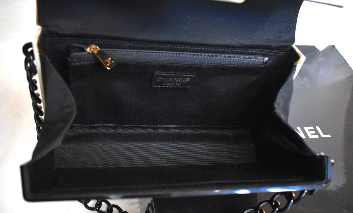 美品シャネル・プラスチックバッグ・レア物 ショルダーバッグ CHANEL 