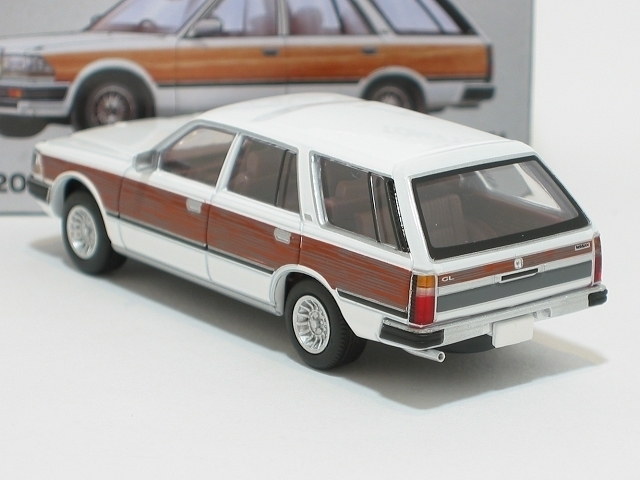 日産セドリックワゴンV20E GL カスタム仕様（白／木目）LV-N209c