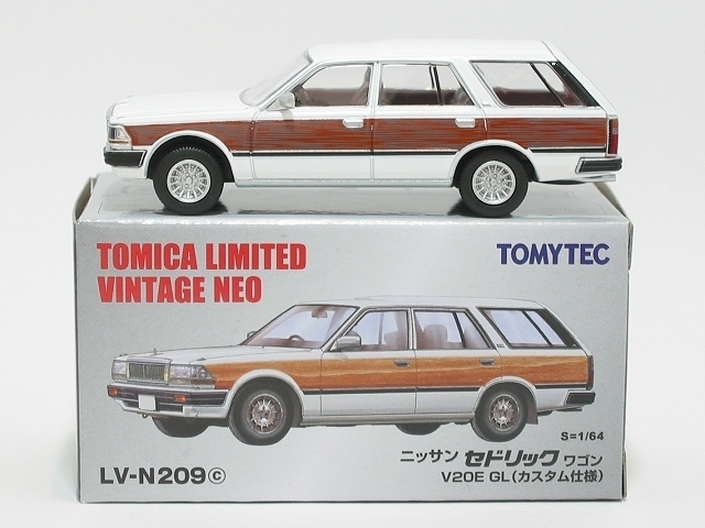 日産セドリックワゴンV20E GL カスタム仕様（白／木目）LV-N209c