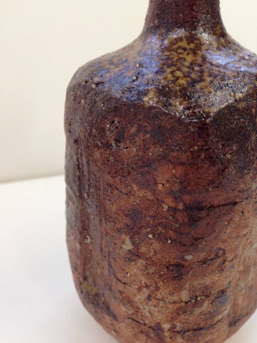 ⑦豊福博 備前 自然練込 一輪挿し 師：川端文男 陶芸 陶器 共箱 備前焼 陶芸 陶器 骨董 共箱 若福豊福博『備前自然練込花入』備前焼自然練込花入 備前焼 | 器 ギャラリー 香綵