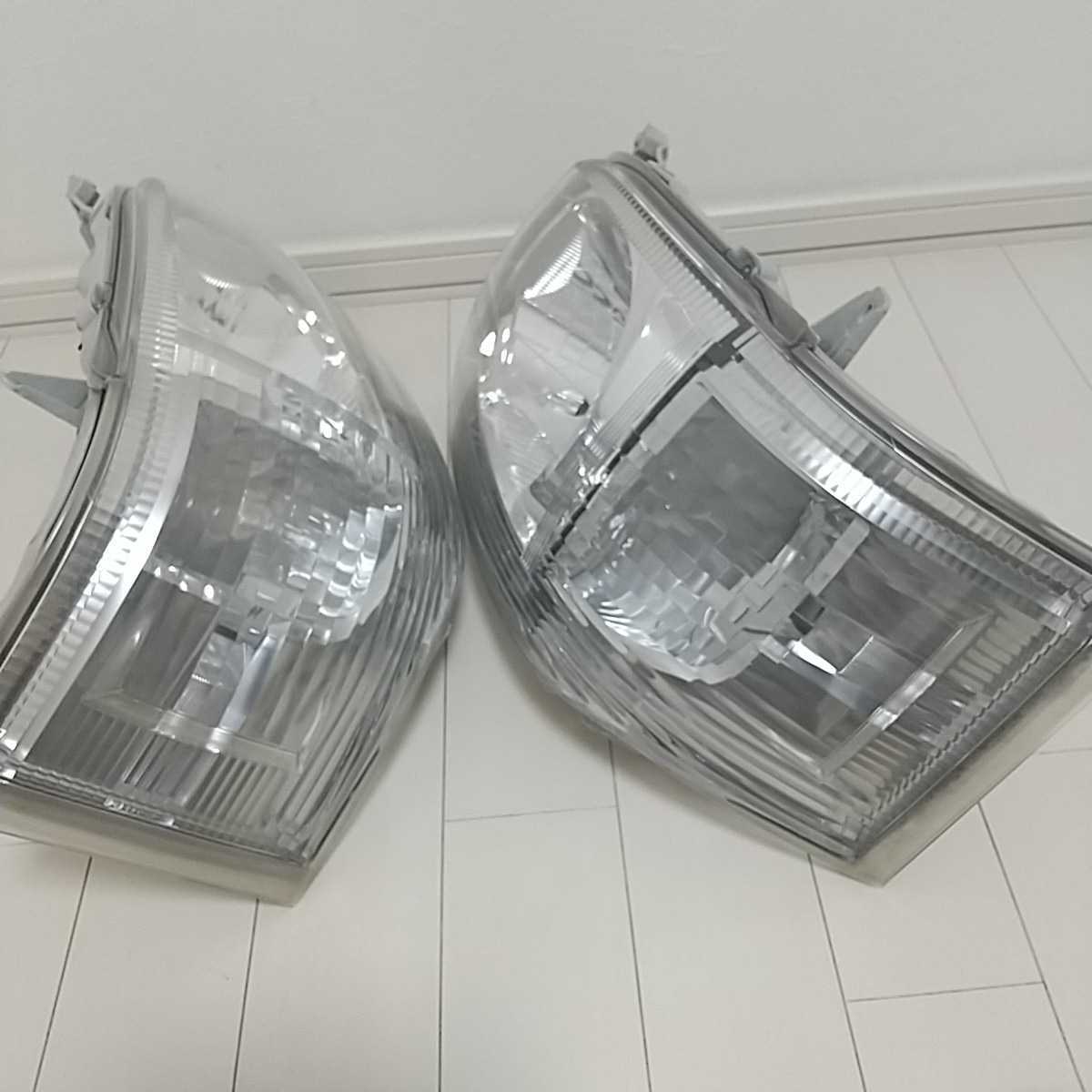 ハイエース200系 3型 純正ハロゲン ヘッドライト 左右セット