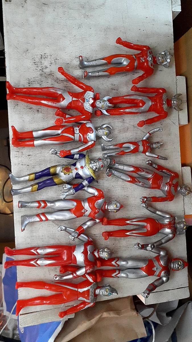 1円スタート 昭和レトロ 大量 フィギュア ウルトラマン 怪獣 実家を