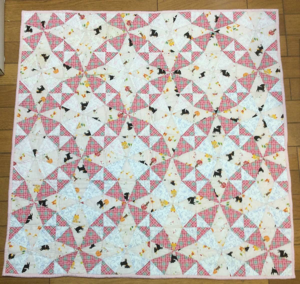 ピンク色の可愛いパッチワークキルト 完成品 売買されたオークション情報 Yahooの商品情報をアーカイブ公開 オークファン Aucfan Com ピンク色の可愛いパッチワークキルト 完成品 売買されたオークション情報 Yahooの商品情報をアーカイブ公開 オークファン Aucfan Com