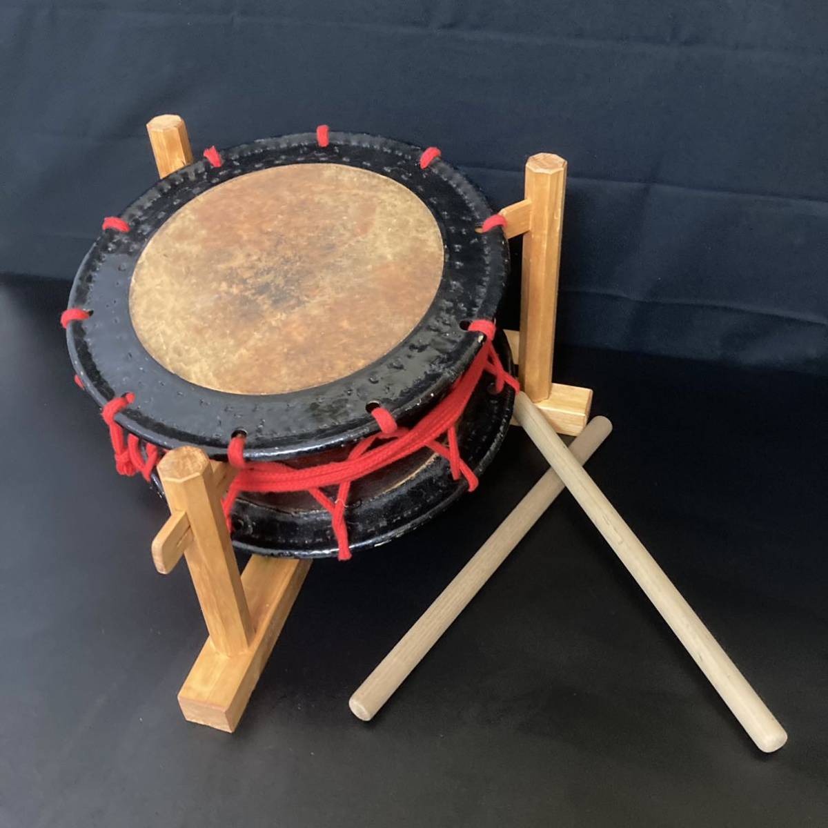 和太鼓 締太鼓 日本伝統 和楽器 34.5㎝ 締め太鼓 打楽器 和太鼓 締太鼓 打楽器 和楽器 祭り 民謡 台バチ付き 日本 伝統 伝統工芸